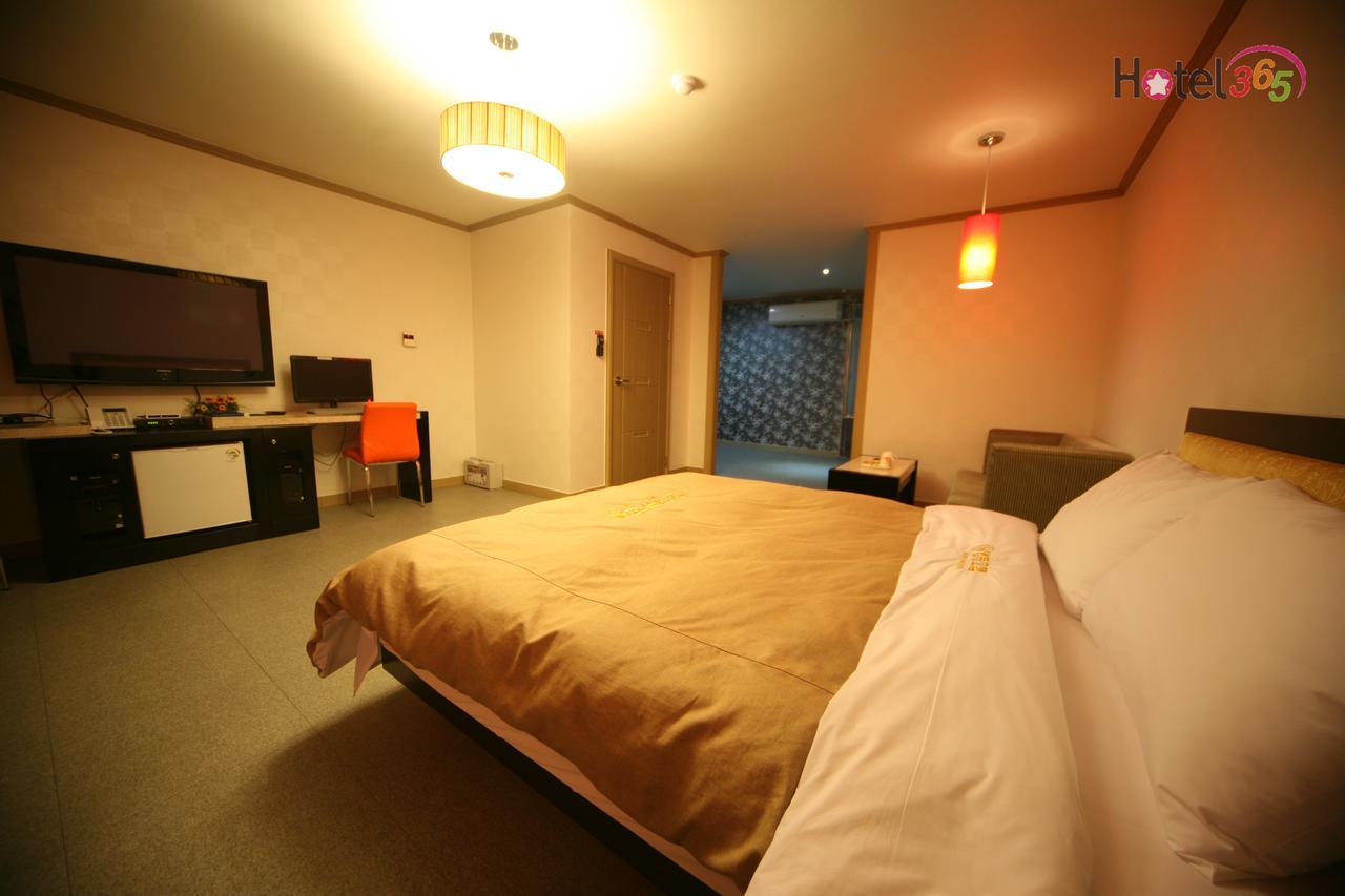 Chuncheon Myeongdong Hotel Zewnętrze zdjęcie