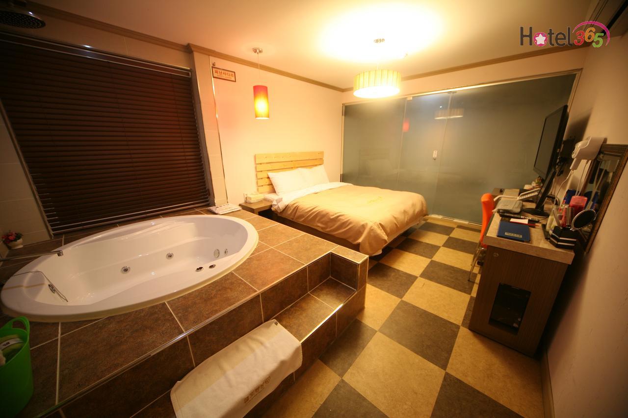 Chuncheon Myeongdong Hotel Zewnętrze zdjęcie