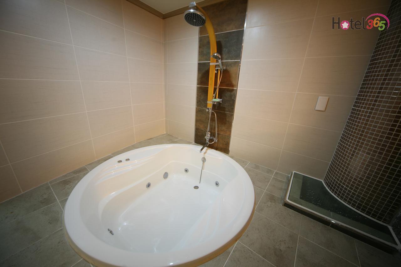 Chuncheon Myeongdong Hotel Zewnętrze zdjęcie