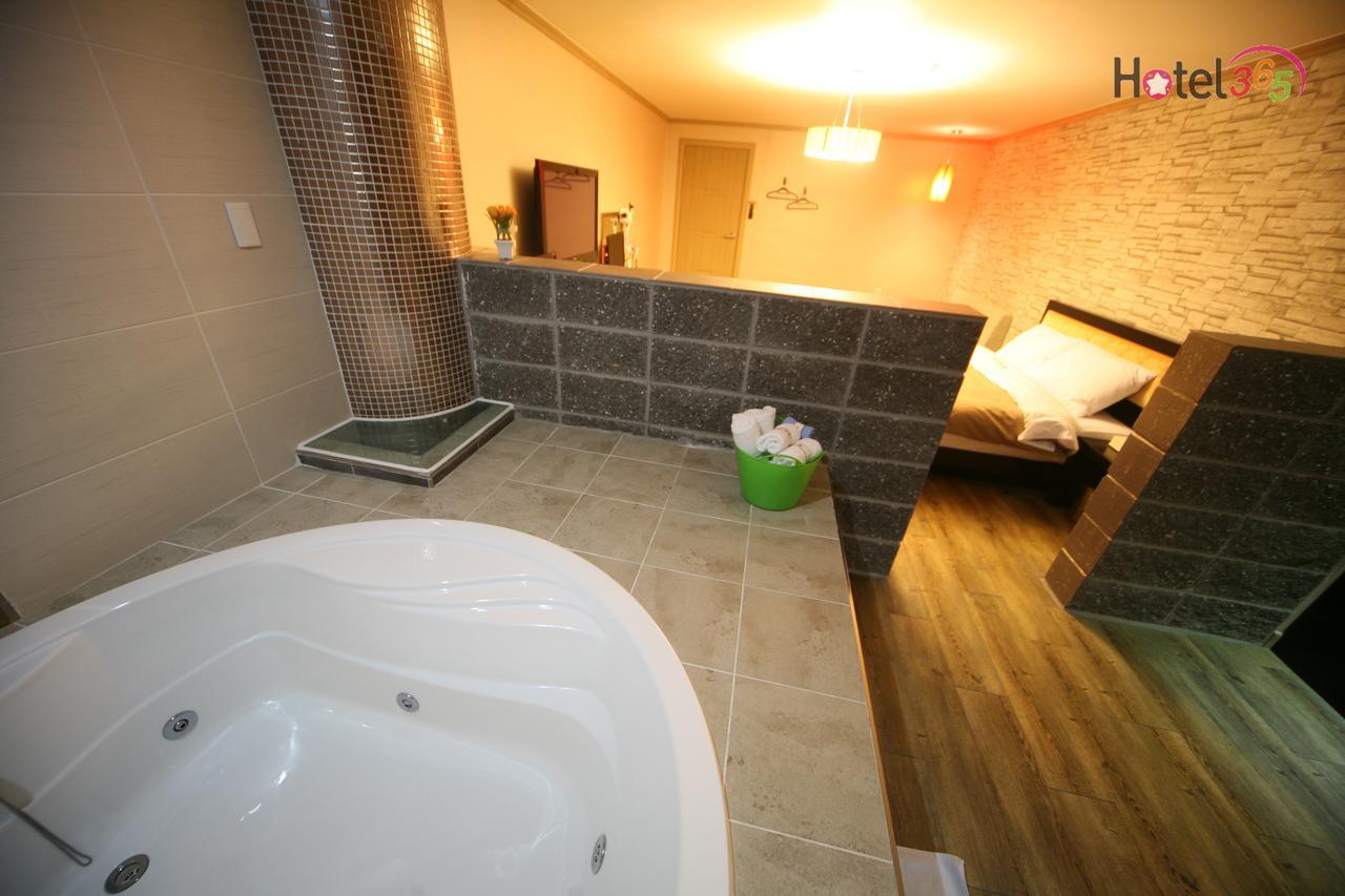 Chuncheon Myeongdong Hotel Zewnętrze zdjęcie