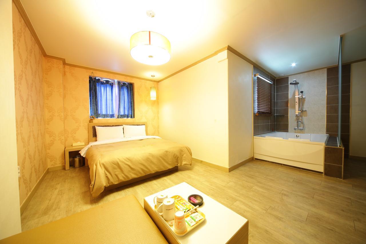 Chuncheon Myeongdong Hotel Zewnętrze zdjęcie
