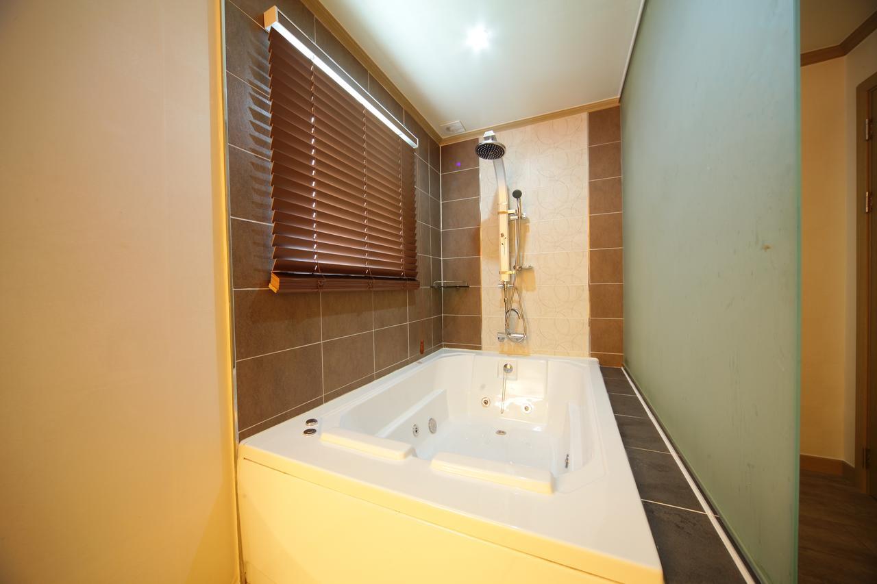 Chuncheon Myeongdong Hotel Zewnętrze zdjęcie